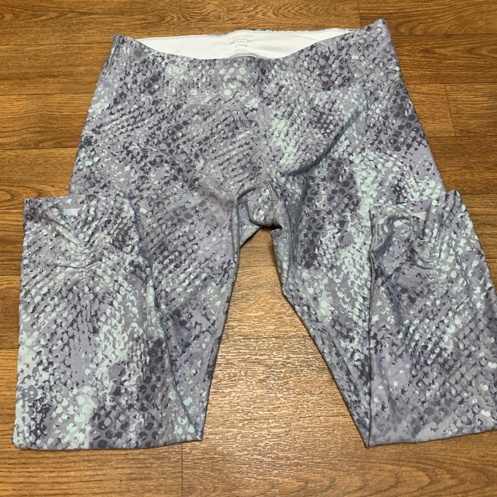 Women’s Calvin Klein Athletic Capris size xl